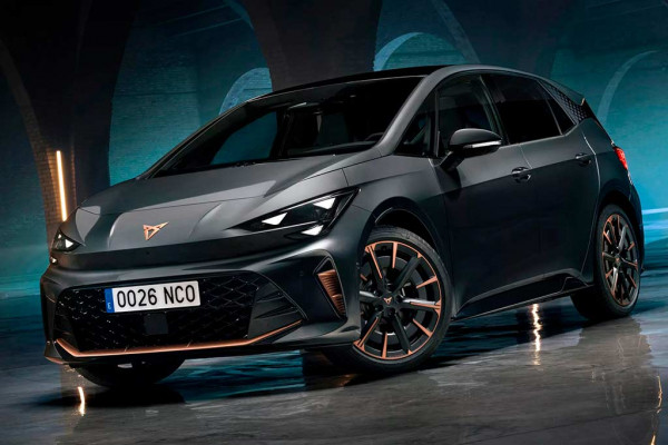 Обновленный электрический хэтчбек Cupra Born стал дальнобойнее и злее на вид