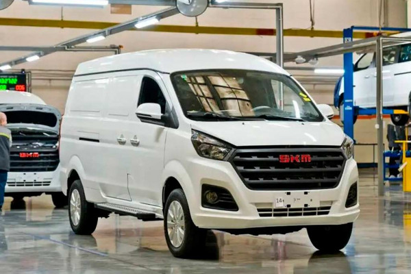 АвтоВАЗ приступил к серийному производству минивэнов и фургонов SKM M7