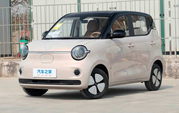 Дешевле Гранты в два раза: в Китае стартовали продажи Hongguang Mini 2026