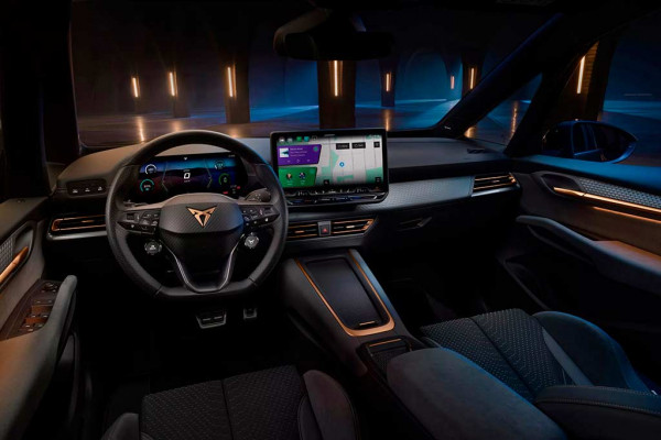 Обновленный электрический хэтчбек Cupra Born стал дальнобойнее и злее на вид
