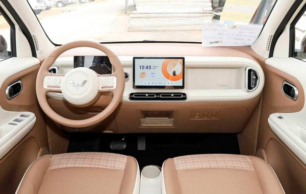 Дешевле Гранты в два раза: в Китае стартовали продажи Hongguang Mini 2026