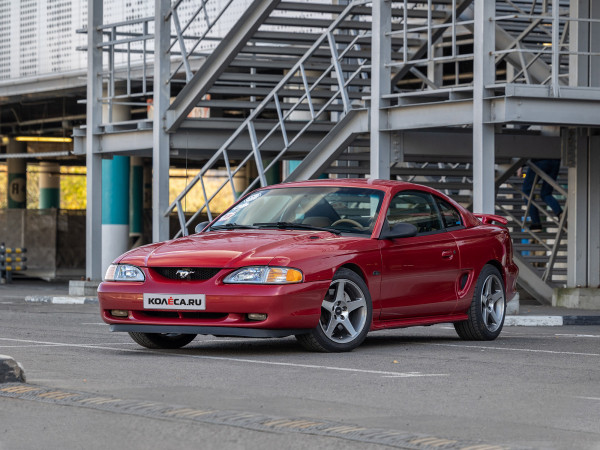 &laquo;Молотковый&raquo; разворот и по две пары амортизаторов на мост: опыт владения Ford Mustang IV