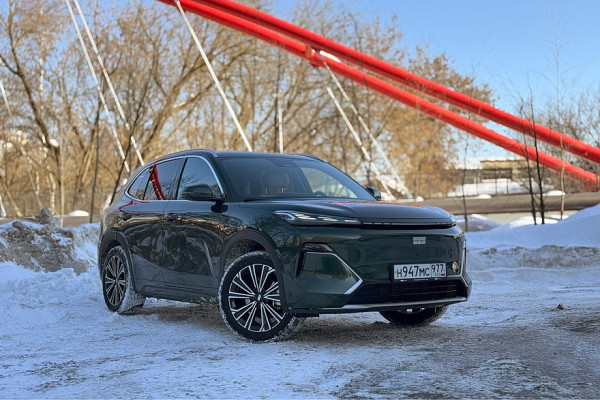 Звездолёт с компромиссами: тест-драйв Geely EX5 EM-i