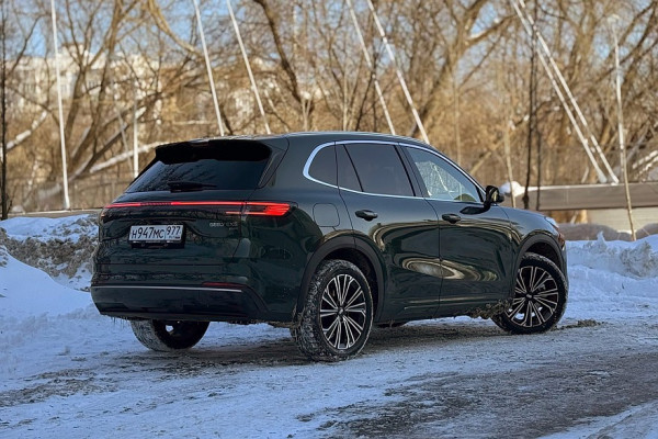 Звездолёт с компромиссами: тест-драйв Geely EX5 EM-i