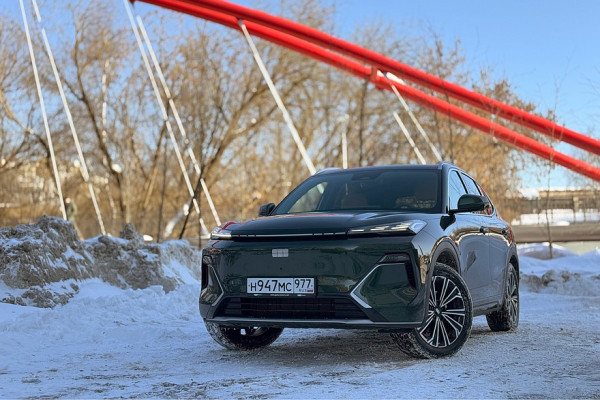 Звездолёт с компромиссами: тест-драйв Geely EX5 EM-i