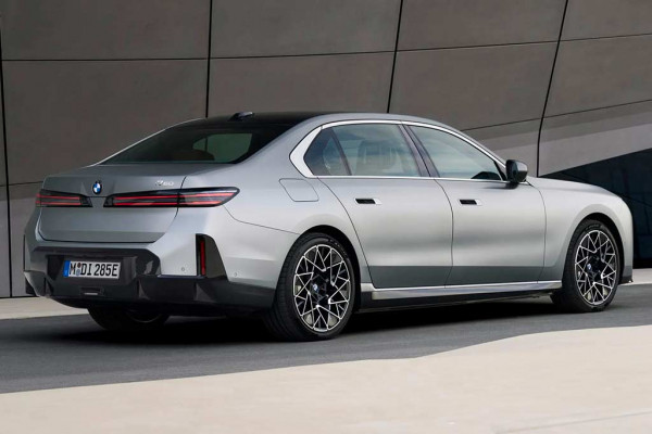 Обновленный BMW 7-Series (G70): самый комплексный рестайлинг в истории БМВ