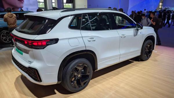 Volkswagen зашел в Пекин с козырей: от гибрида до большого SUV