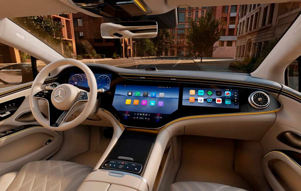 Рестайлинговый электрокар Mercedes-Benz EQS стал мощнее и дальнобойнее