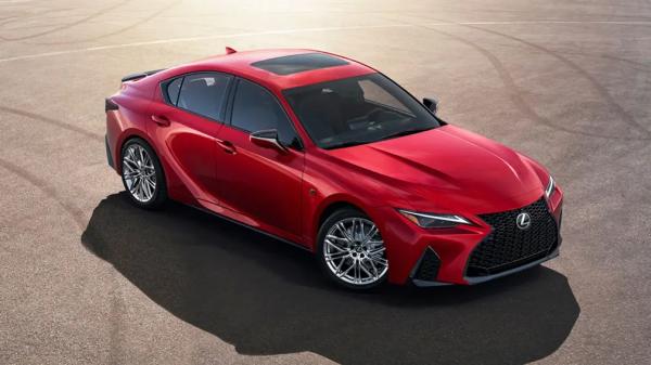 Lexus бьёт тревогу: бренд срочно отзывает свои машины