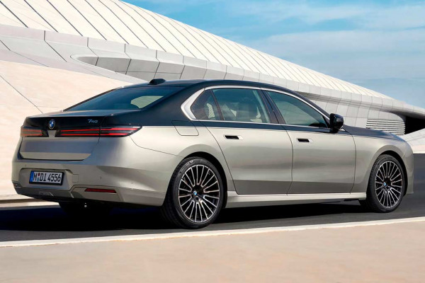 Обновленный BMW 7-Series (G70): самый комплексный рестайлинг в истории БМВ
