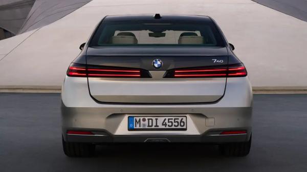 Новый король автобанов: BMW представила 7-Series будущего