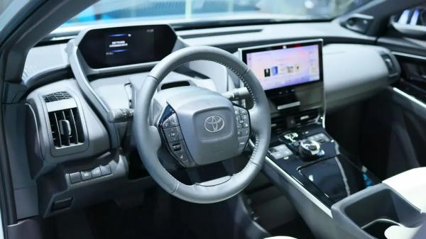 Toyota вернулась на пьедестал: провал обернулся успехом