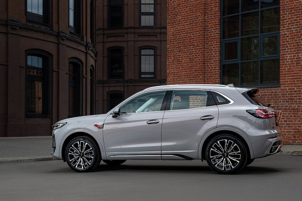Семь причин купить Hongqi HS5