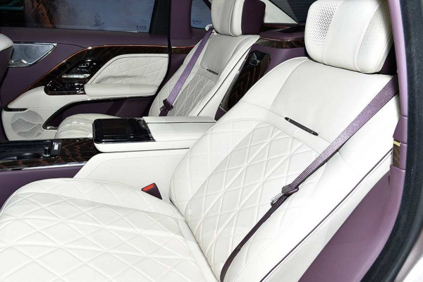 Роскошный гибридный седан Hongqi Guoya добрался до России: цены впечатляют