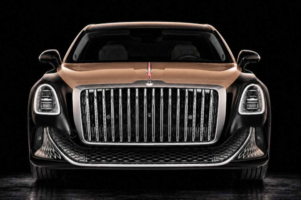Роскошный гибридный седан Hongqi Guoya добрался до России: цены впечатляют