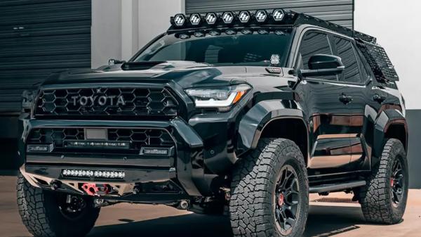Новый Toyota 4Runner стал хитом: тюнеры уже делают из него черный внедорожный снаряд Новый Toyota 4Runner стал хитом: тюнеры уже делают из него черный внедорожный снаряд