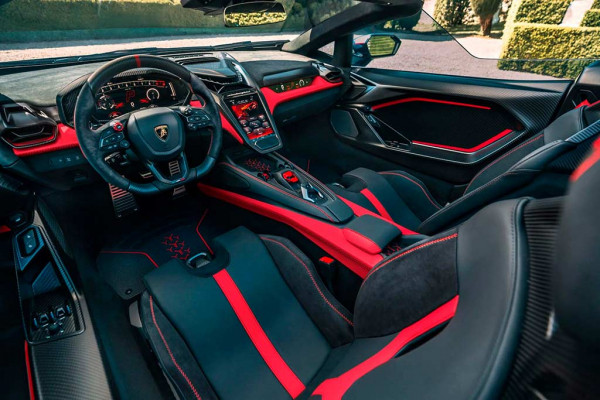 Lamborghini подготовила к своему 63-летию открытую версию суперкара Fenomeno