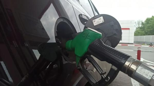 Заправка без водителя: в России появился робот на АЗС