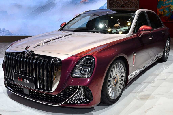 Роскошный гибридный седан Hongqi Guoya добрался до России: цены впечатляют