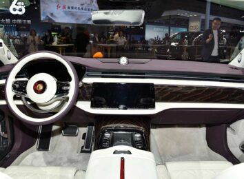 Роскошный гибридный седан Hongqi Guoya добрался до России: цены впечатляют