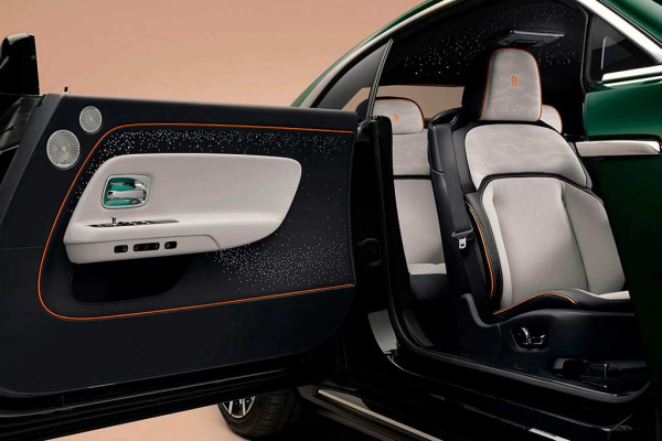Обновленный Rolls-Royce Spectre стал еще мощнее и роскошнее
