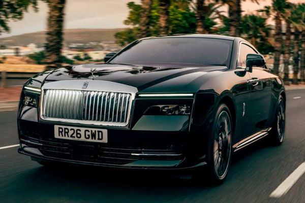 Обновленный Rolls-Royce Spectre стал еще мощнее и роскошнее