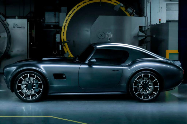 Британцы представили стильную двухдверку AC Cobra GT Coupe