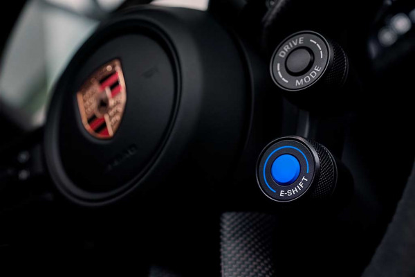 Вновь обновленный Porsche Taycan получил систему переключения виртуальных передач Вновь обновленный Porsche Taycan получил систему переключения виртуальных передач