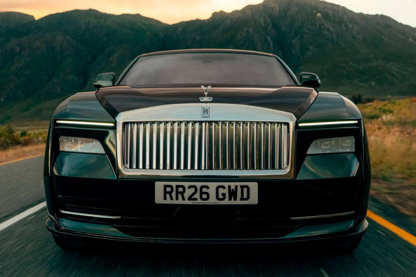 Обновленный Rolls-Royce Spectre стал еще мощнее и роскошнее