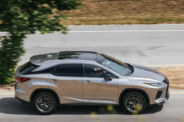 Эксперт &laquo;ЗР&raquo; Зиновьев выделил сильные и слабые стороны подержанного Lexus RX