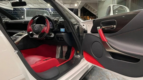 Lexus LFA &mdash; самый дорогой праворульный автомобиль в России. За него просят 100 млн рублей
