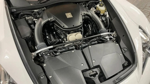 Lexus LFA &mdash; самый дорогой праворульный автомобиль в России. За него просят 100 млн рублей