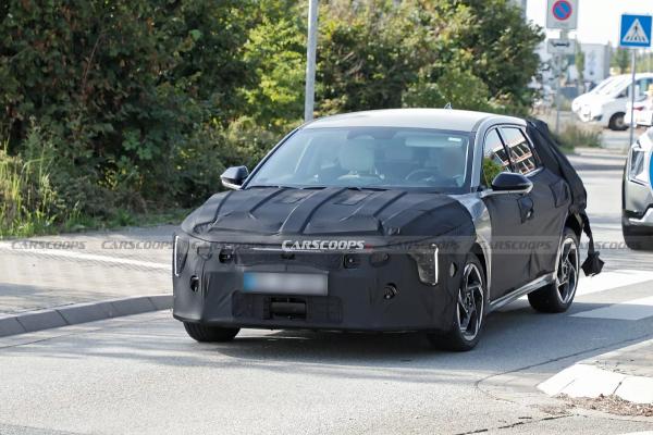 Прототип хэтчбека Kia K4 попал в аварию